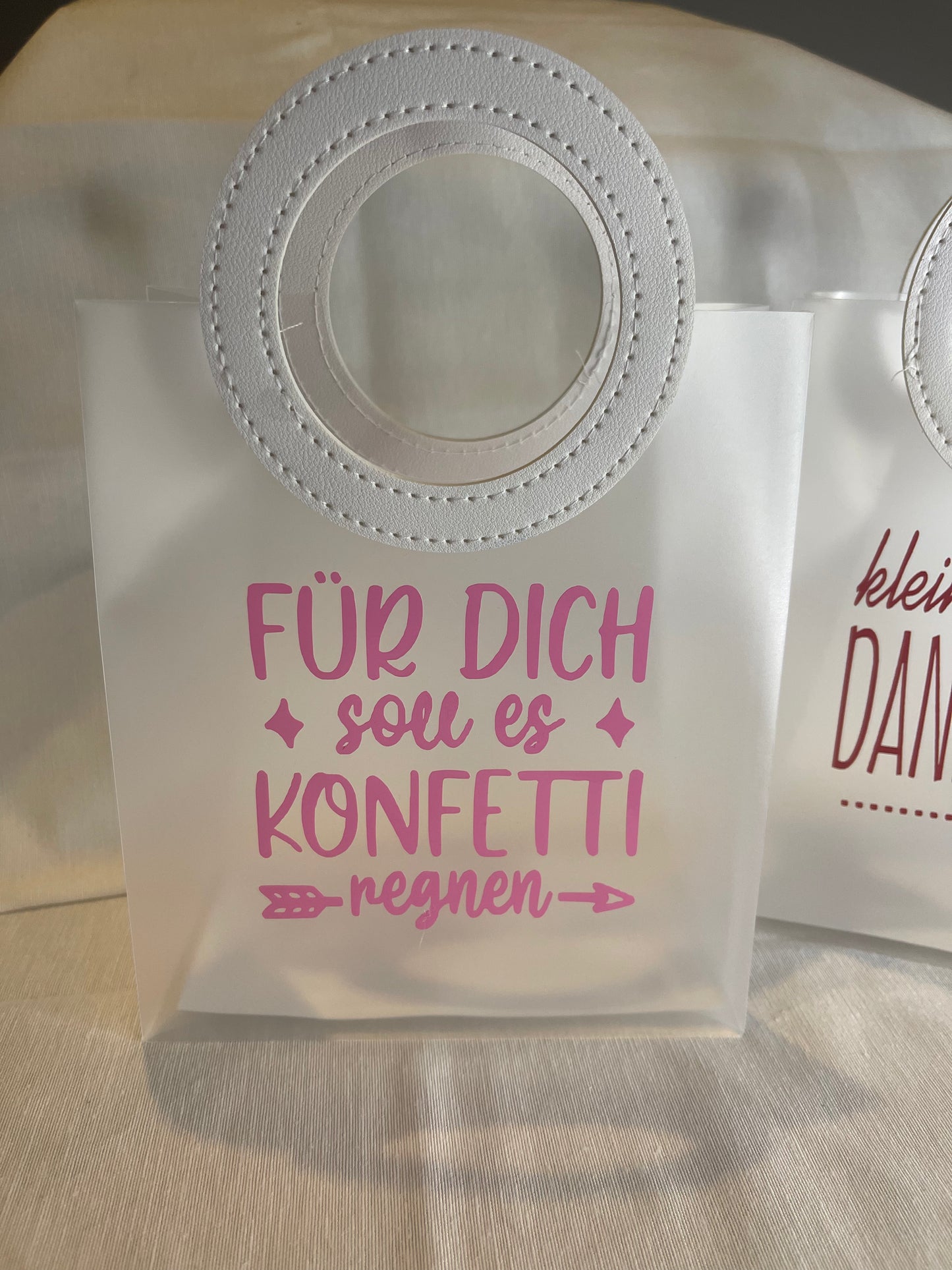 Geschenktasche Matt Kunststoff mit Kunstledergriff 19,5 x 8 x 17