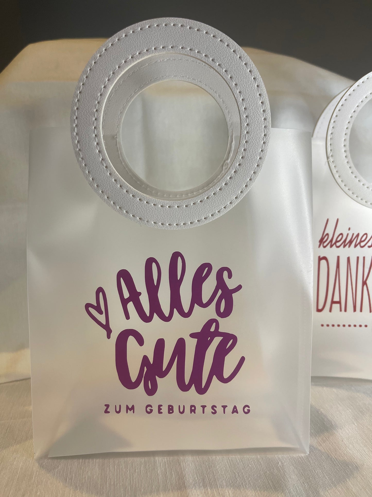 Geschenktasche Matt Kunststoff mit Kunstledergriff 19,5 x 8 x 17